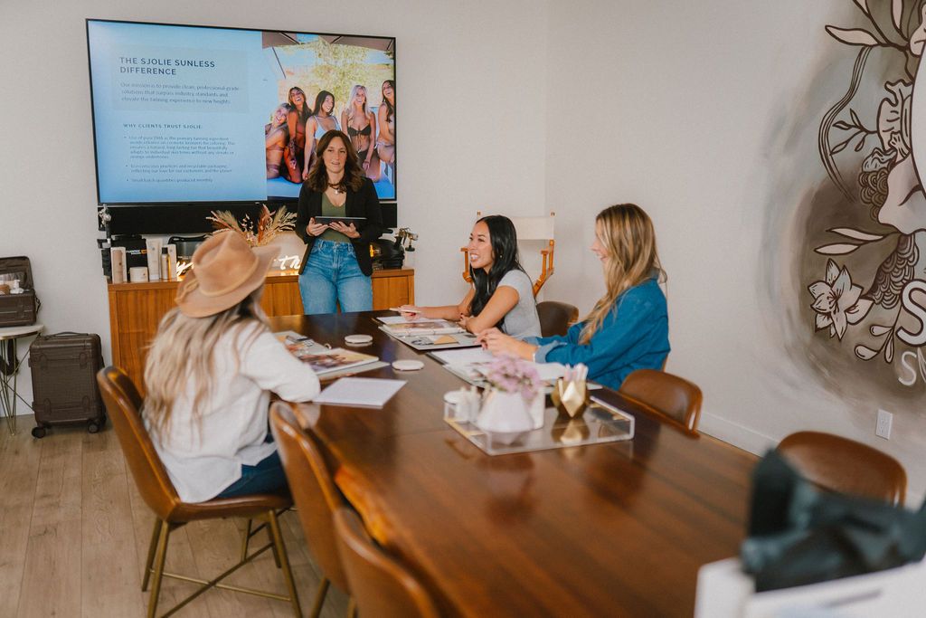 Students in an NSTPA spray tan certification class